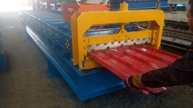 चीन 840mm चौड़ाई स्टील टाइल के लिए 4kw 380V PPGI छत पैनल रोल बनाने मशीन आपूर्तिकर्ता
