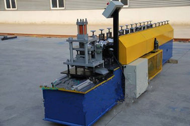 चीन 0.3 - 0.8 मिमी मोटाई शीट के लिए औद्योगिक स्टील रोलर शटर बनाने मशीन आपूर्तिकर्ता