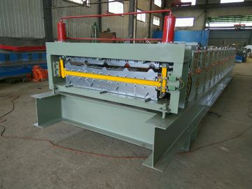चीन डूबा हुआ जस्ती लोहा दीवार पैनल रोल बनाने की मशीन 380V 60HZ 10-12MPa हाइड्रोलिक दबाव आपूर्तिकर्ता